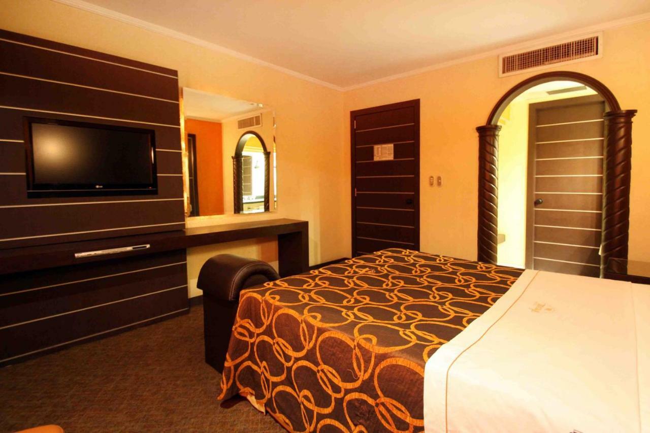 Motel Mirage Гвадалахара Экстерьер фото